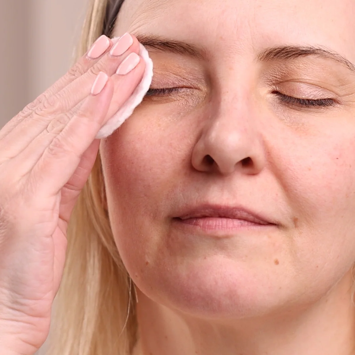 Eminence Organics Herbal Eye Make-up Remover - Image 3