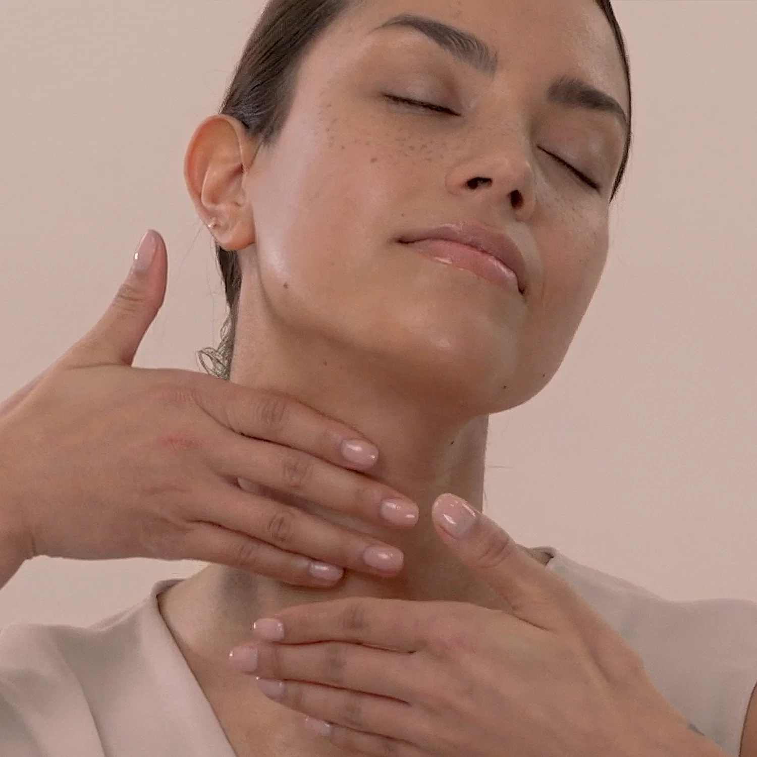 Eminence Organics Hibiscus Ultra Lift Neck Cream - Image 3