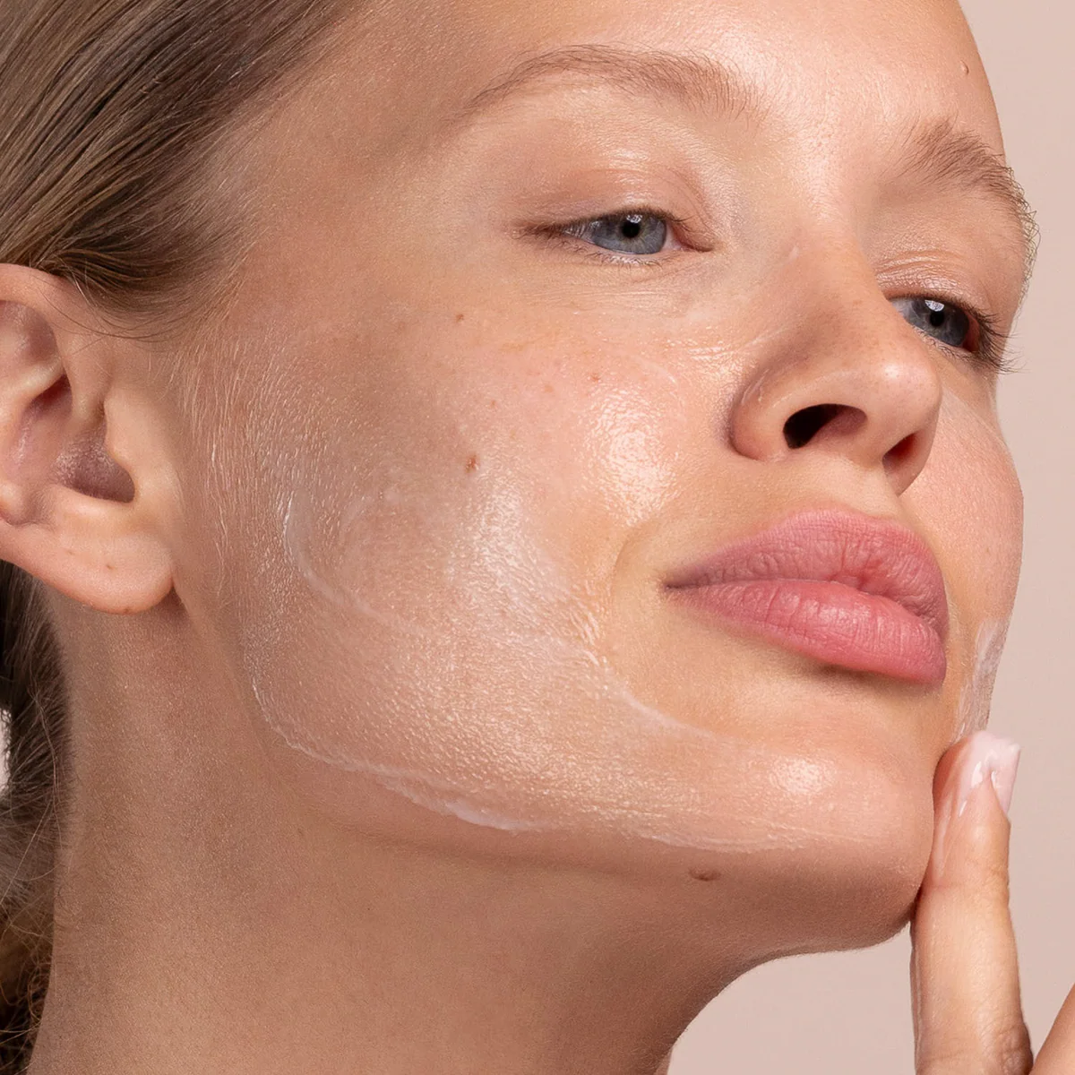 Eminence Organics Lemon Grass Cleanser - Image 3