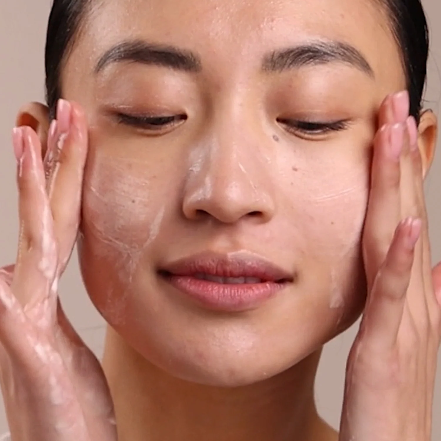 Eminence Organics Mangosteen Daily Resurfacing Cleanser - Image 3