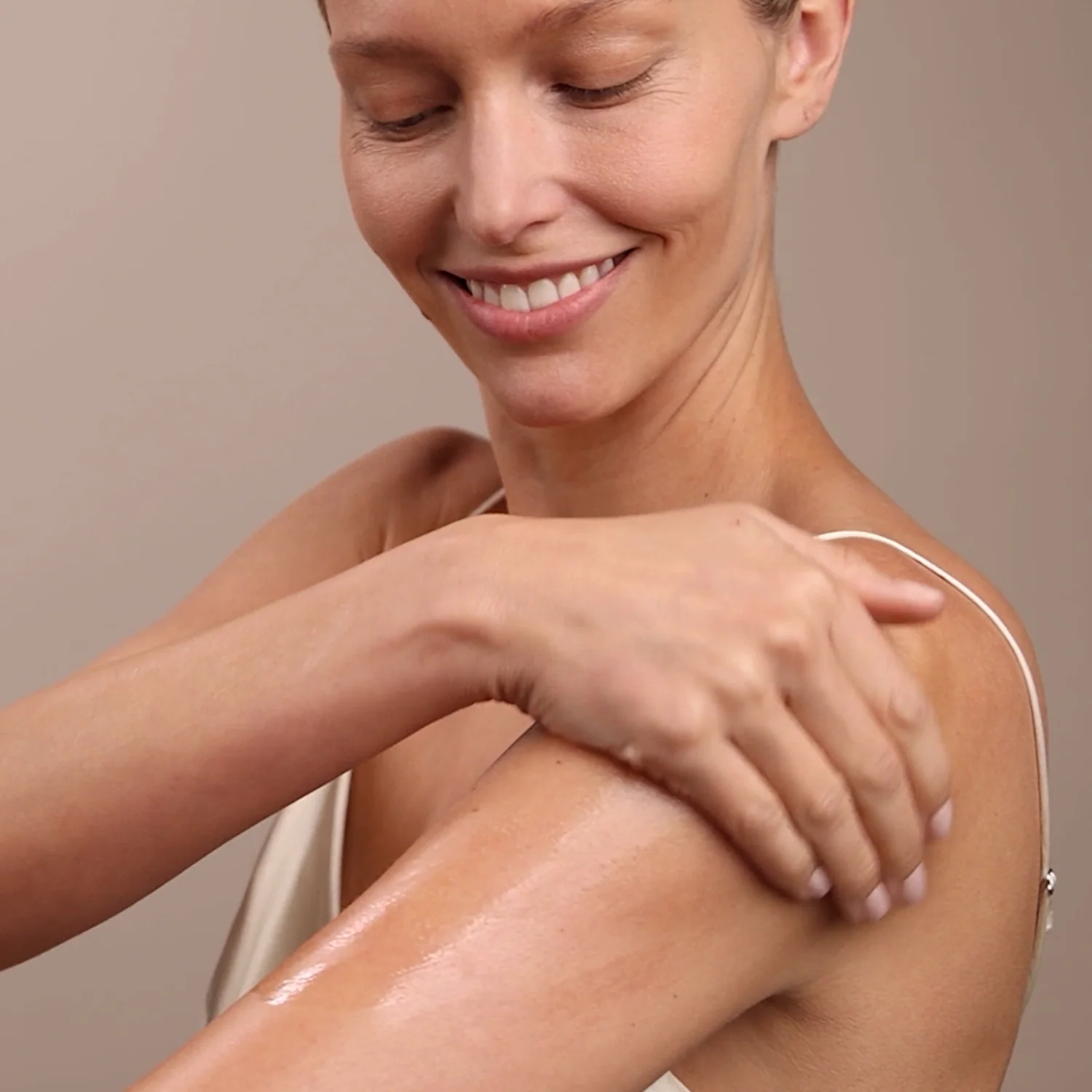 Eminence Organics Stone Crop Body Oil - Image 5